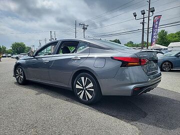 Nissan Altima  Gun Metallic
